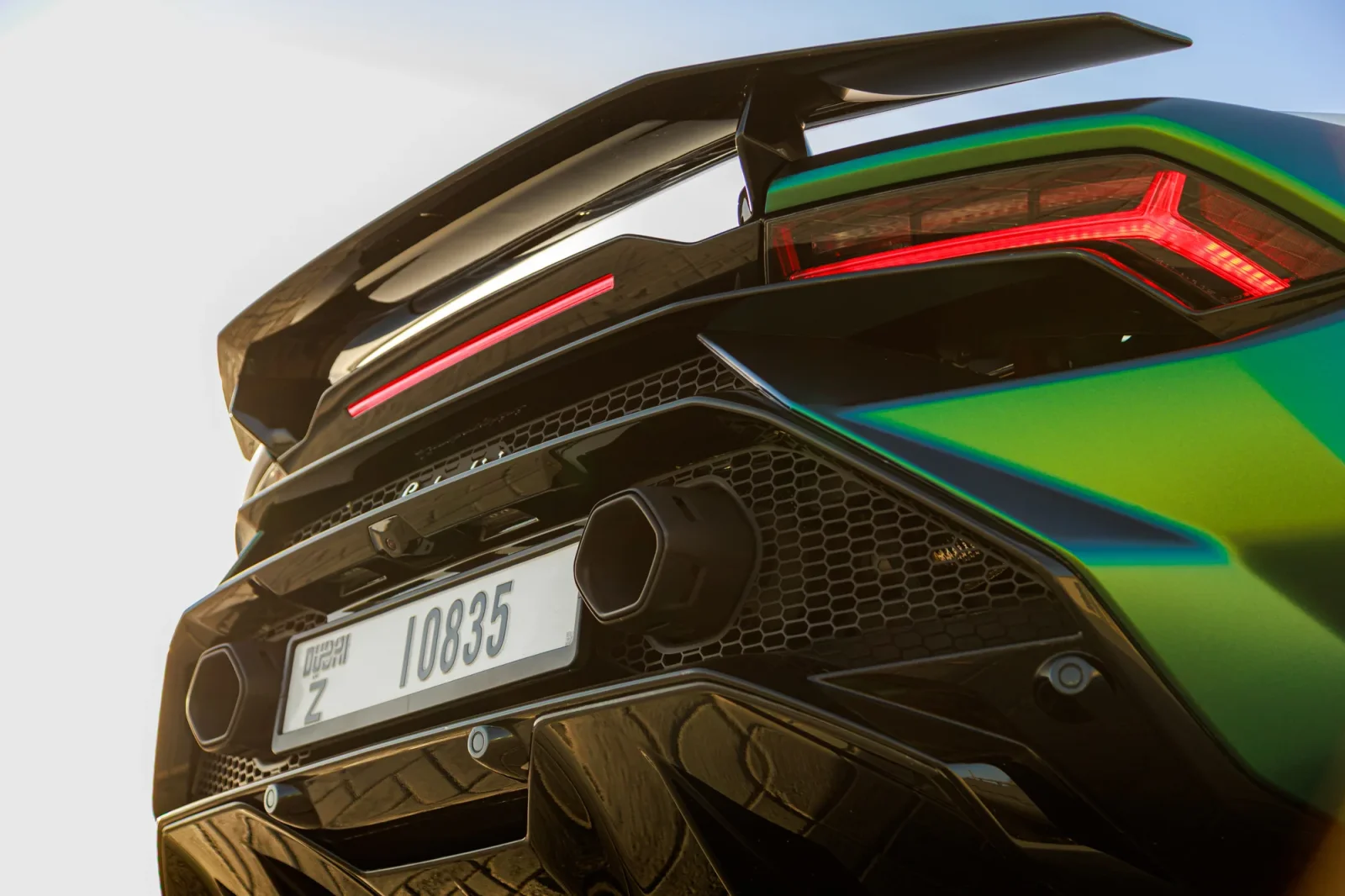 Alquiler Lamborghini Huracan Tecnica Verde 2023 en Dubái - 8 