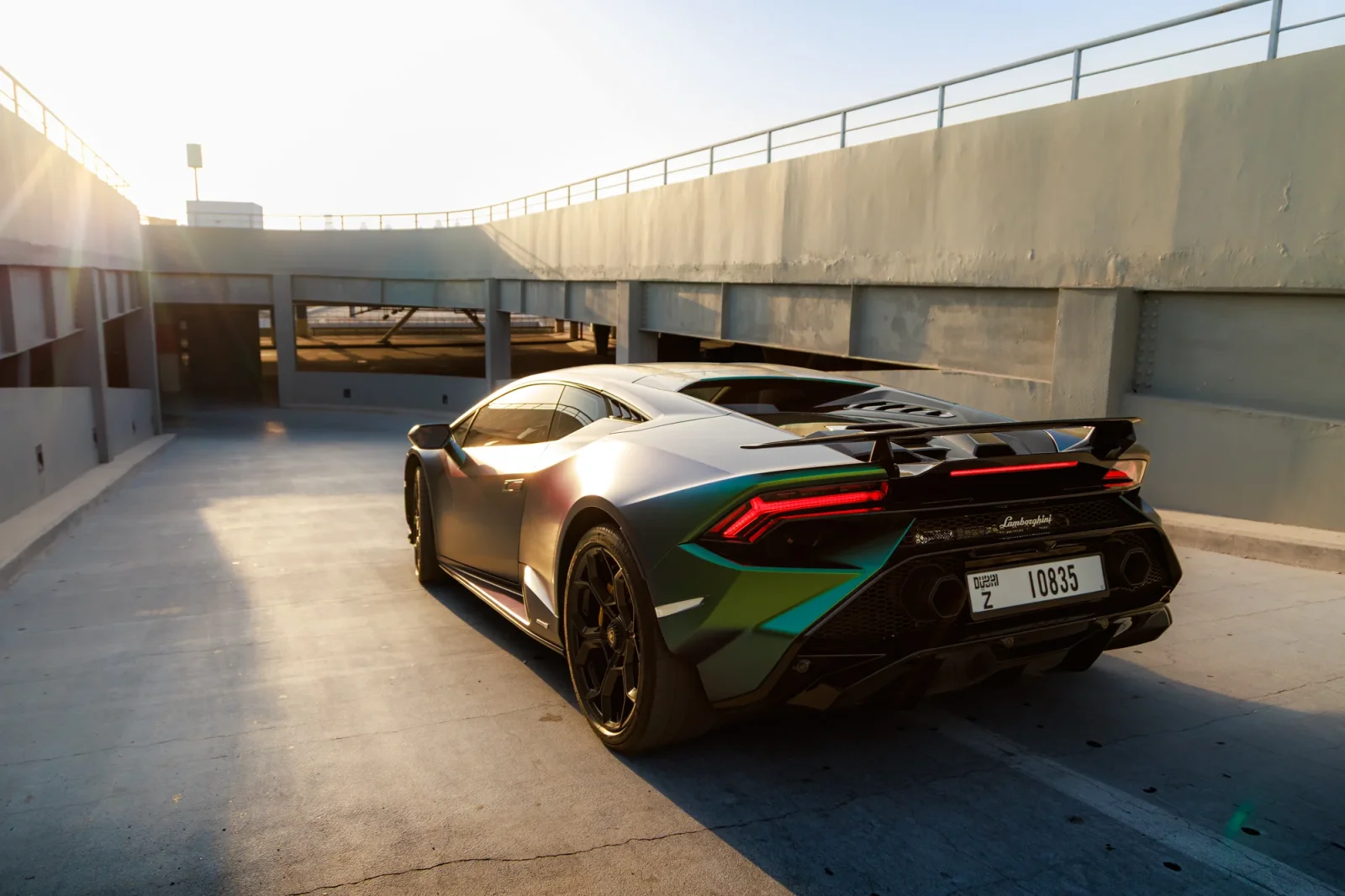 Alquiler Lamborghini Huracan Tecnica Verde 2023 en Dubái - 3 