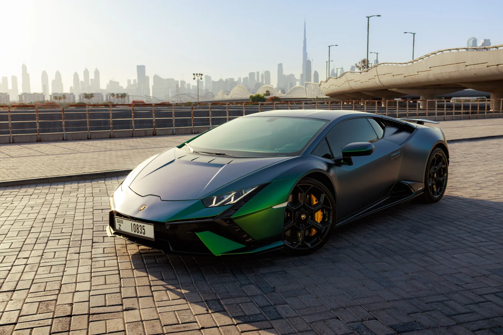 Alquiler Lamborghini Huracan Tecnica Verde 2023 en Dubái
