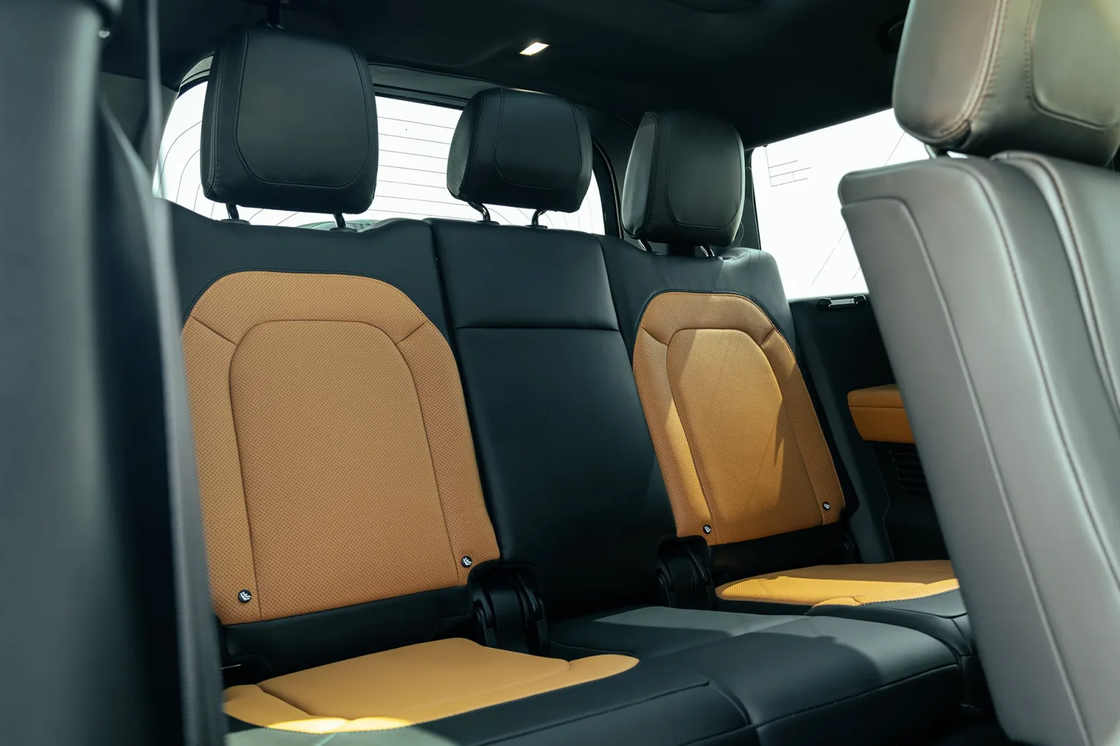 Affitto Land Rover Defender 130  Grigio 2024 in Dubai - 15 