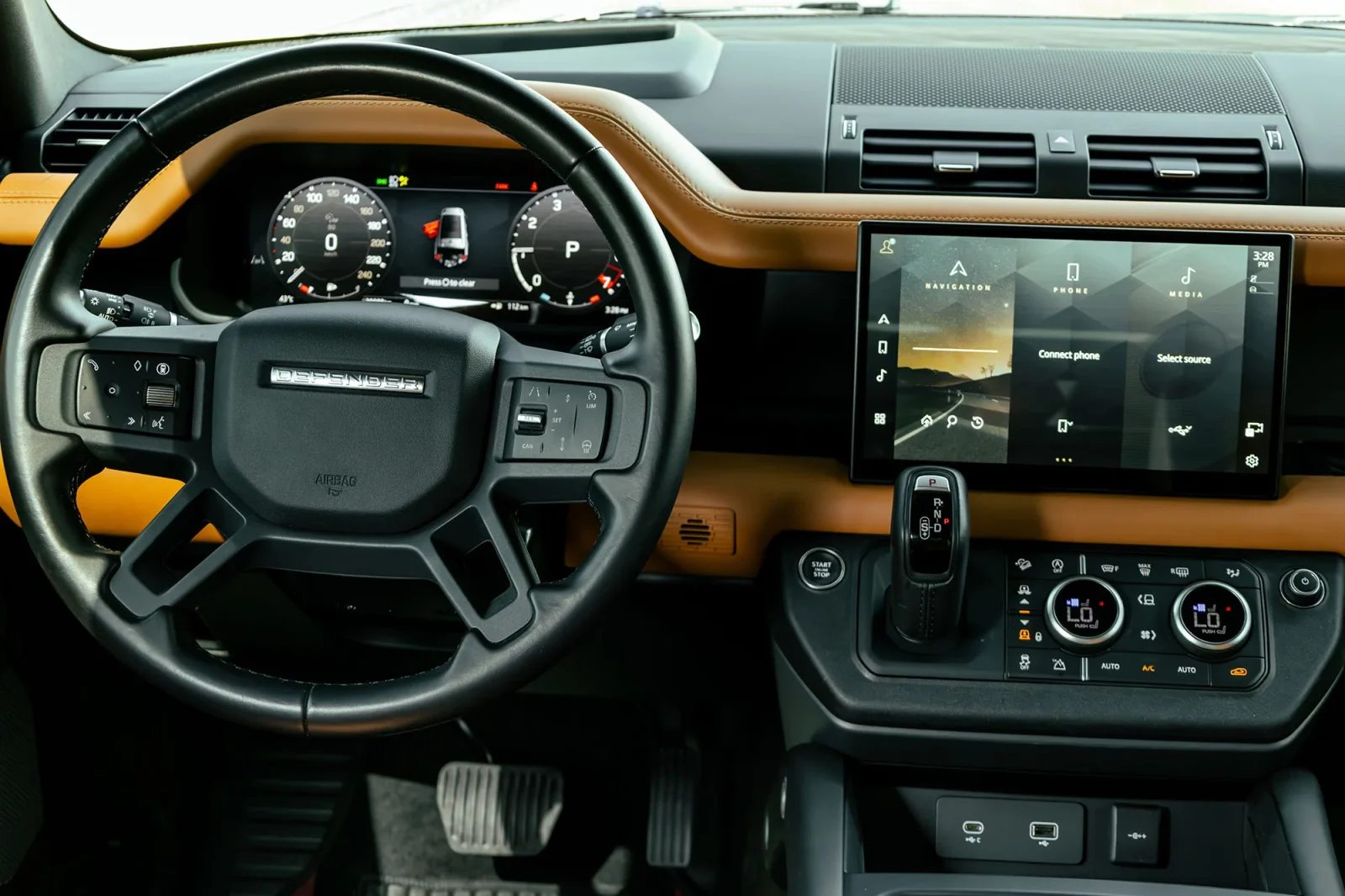 Affitto Land Rover Defender 130  Grigio 2024 in Dubai - 4 