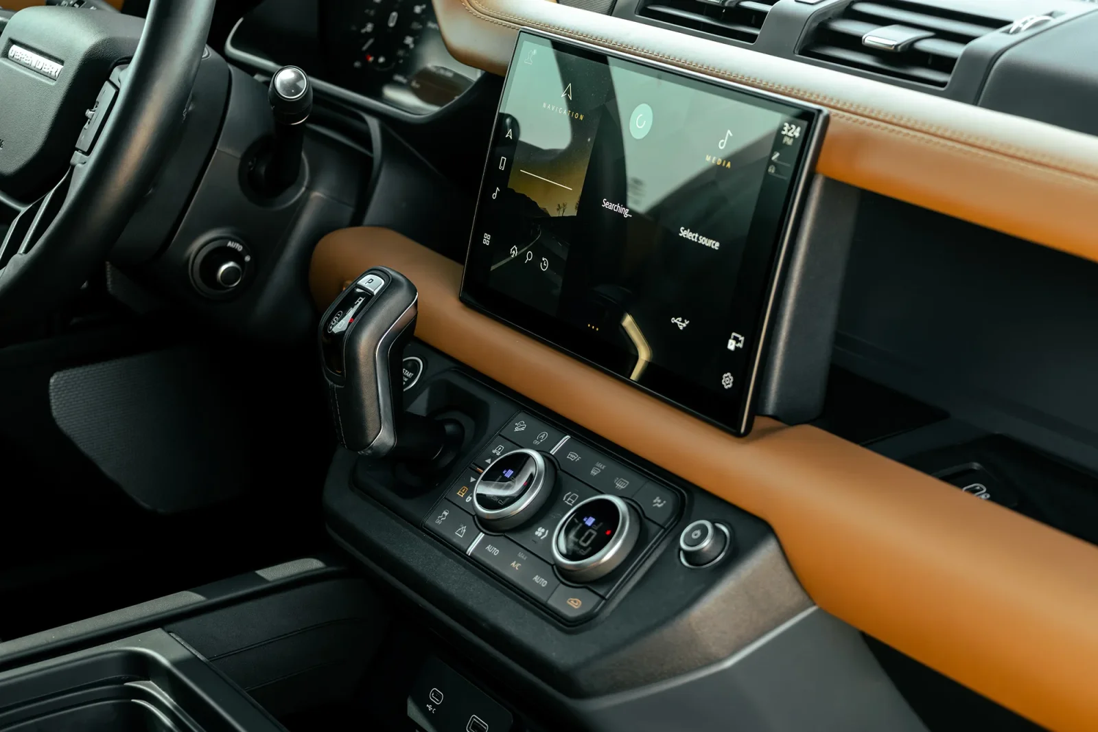 Affitto Land Rover Defender 130  Grigio 2024 in Dubai - 5 