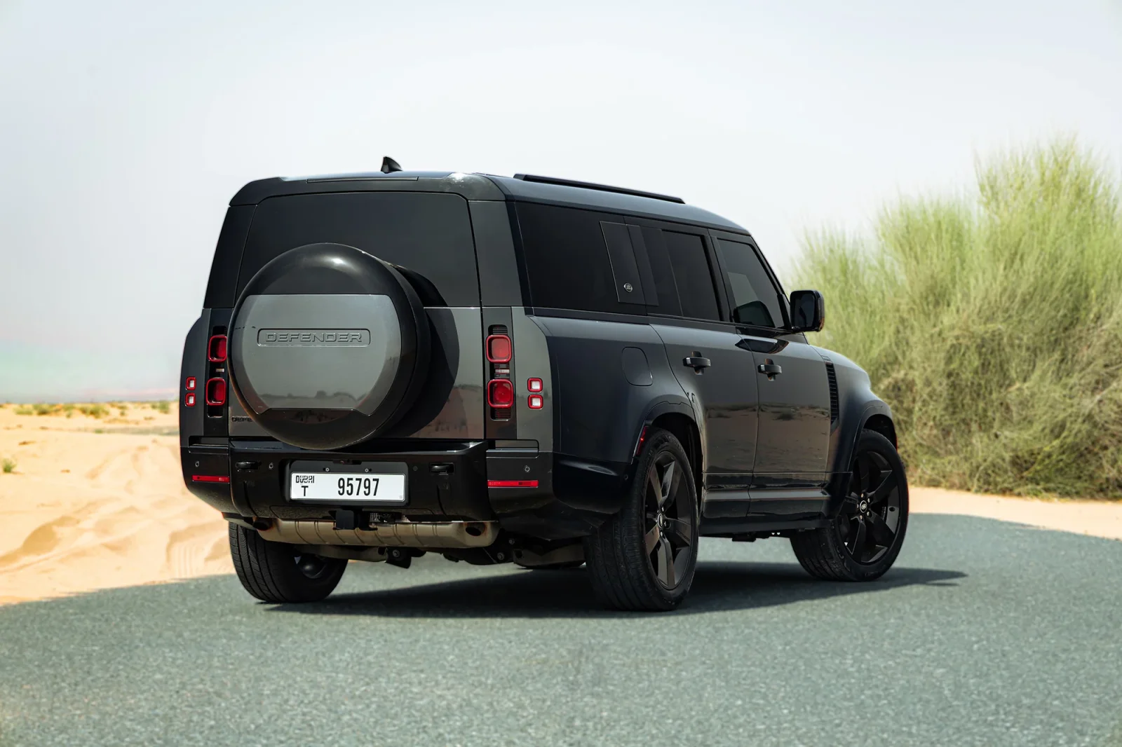 Affitto Land Rover Defender 130  Grigio 2024 in Dubai - 8 