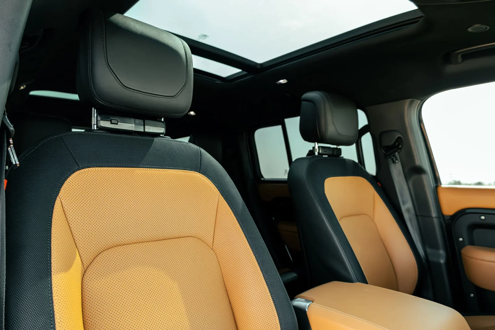 Affitto Land Rover Defender 130  Grigio 2024 in Dubai - 6 