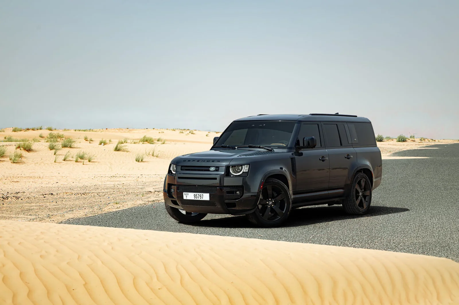 Affitto Land Rover Defender 130  Grigio 2024 in Dubai - 2 