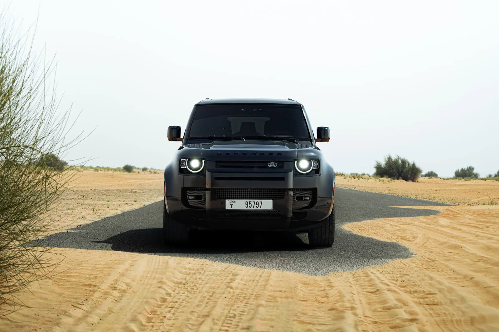 Affitto Land Rover Defender 130  Grigio 2024 in Dubai - 3 