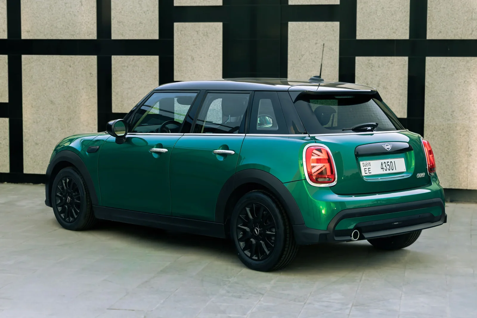 Alquiler Mini Cooper  Verde 2024 en Dubái - 7 
