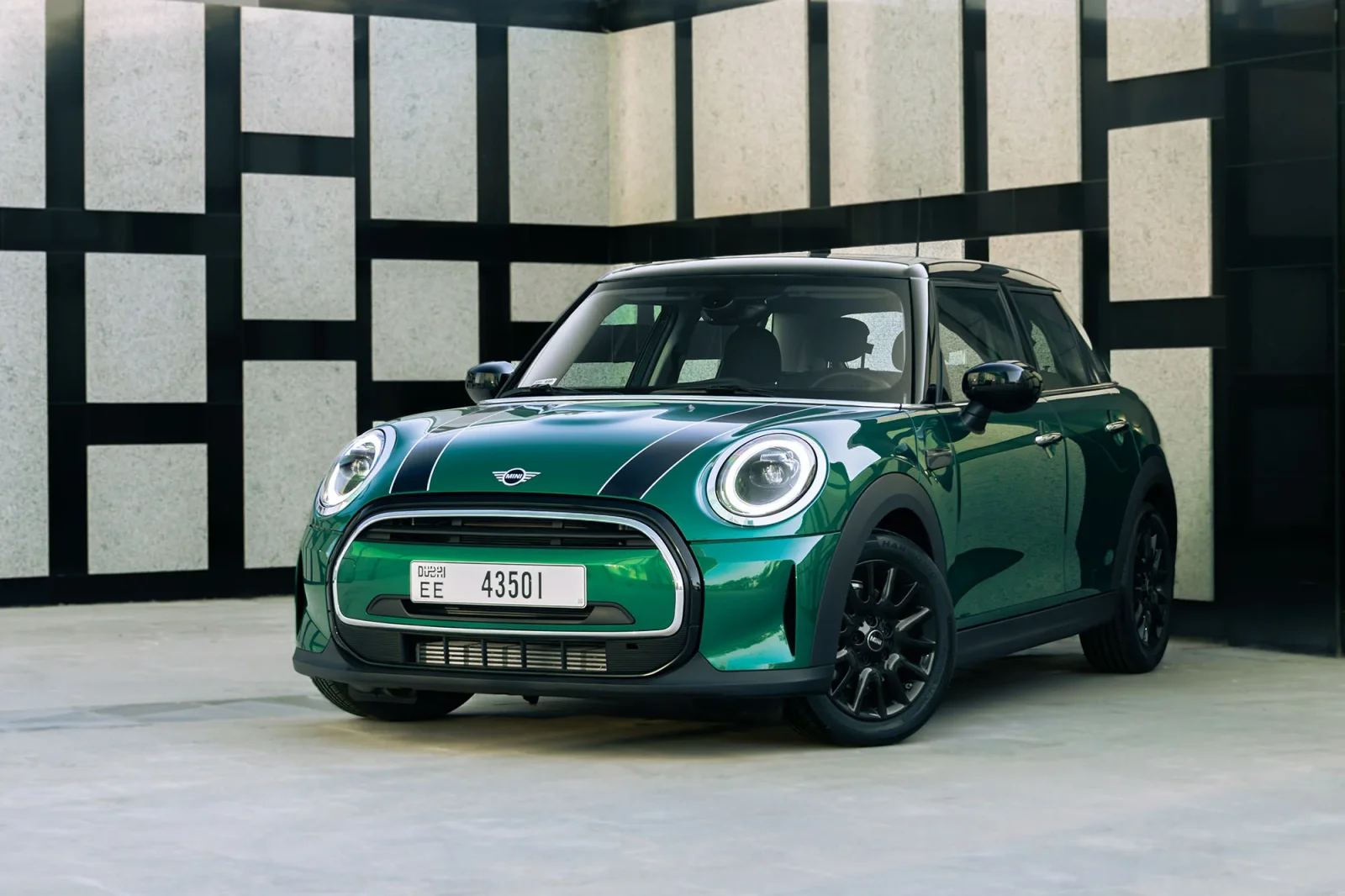 Alquiler Mini Cooper  Verde 2024 en Dubái - 2 
