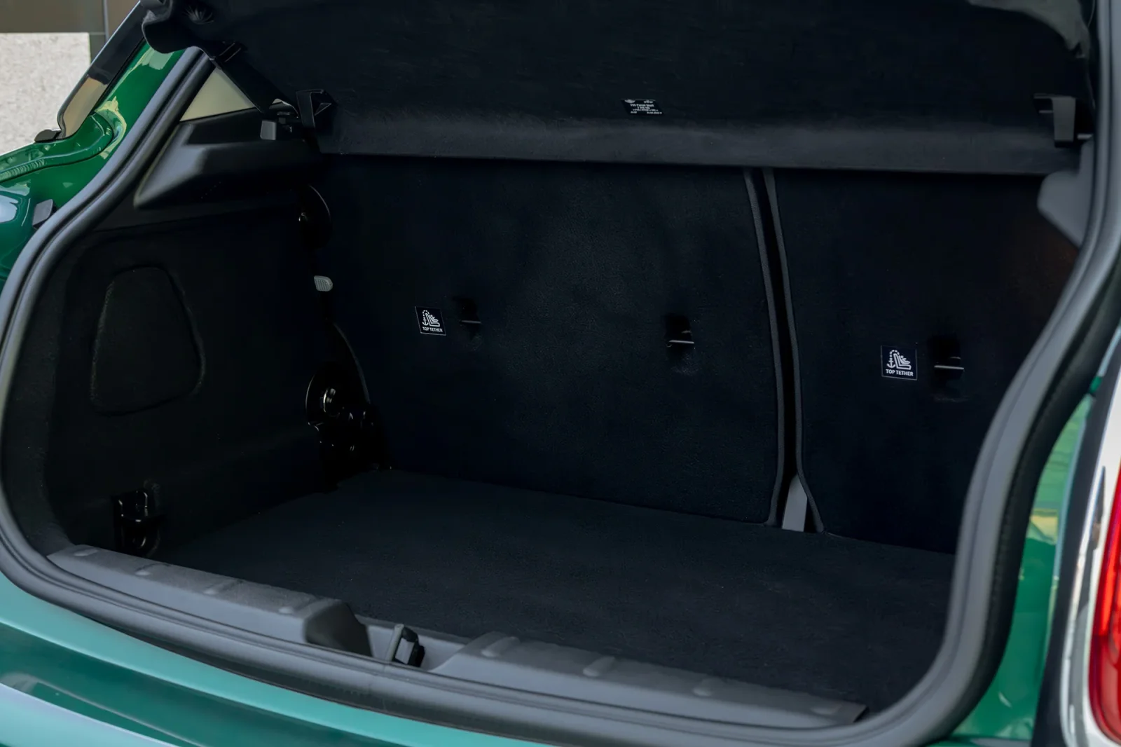 Alquiler Mini Cooper  Verde 2024 en Dubái - 15 