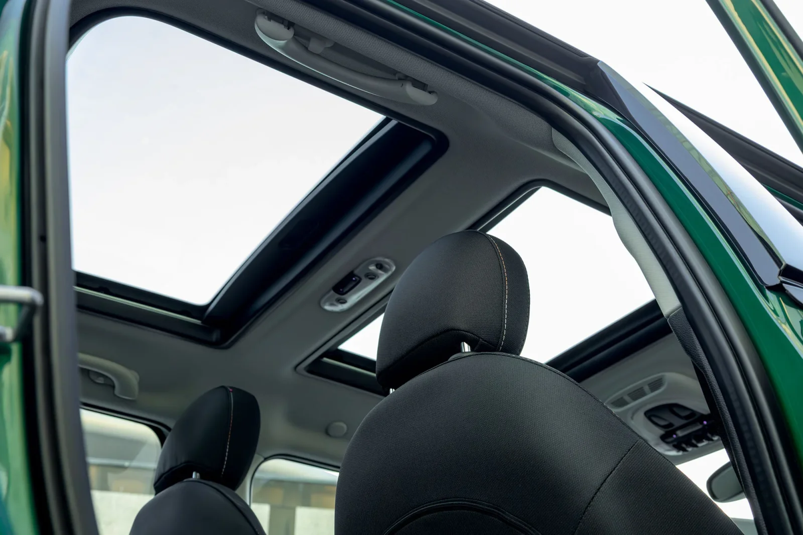 Alquiler Mini Cooper  Verde 2024 en Dubái - 14 