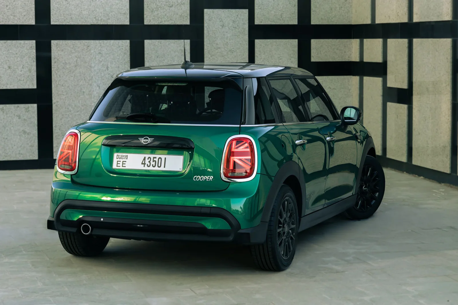 Alquiler Mini Cooper  Verde 2024 en Dubái - 9 