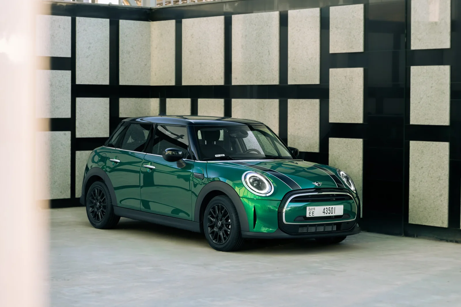 Alquiler Mini Cooper  Verde 2024 en Dubái - 8 