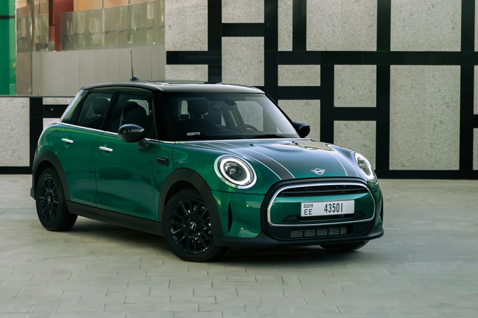 Alquiler Mini Cooper  Verde 2024 en Dubái - 10 