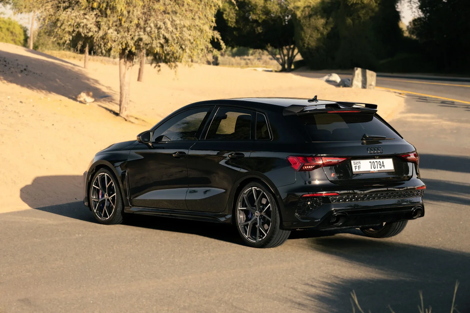 Kiralık Audi RS3  Siyah 2023 içinde Dubai - 7 
