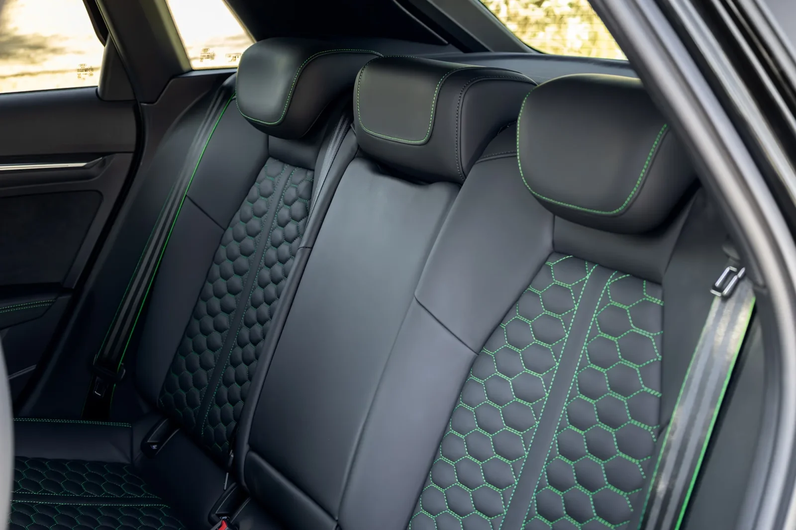 Kiralık Audi RS3  Siyah 2023 içinde Dubai - 6 