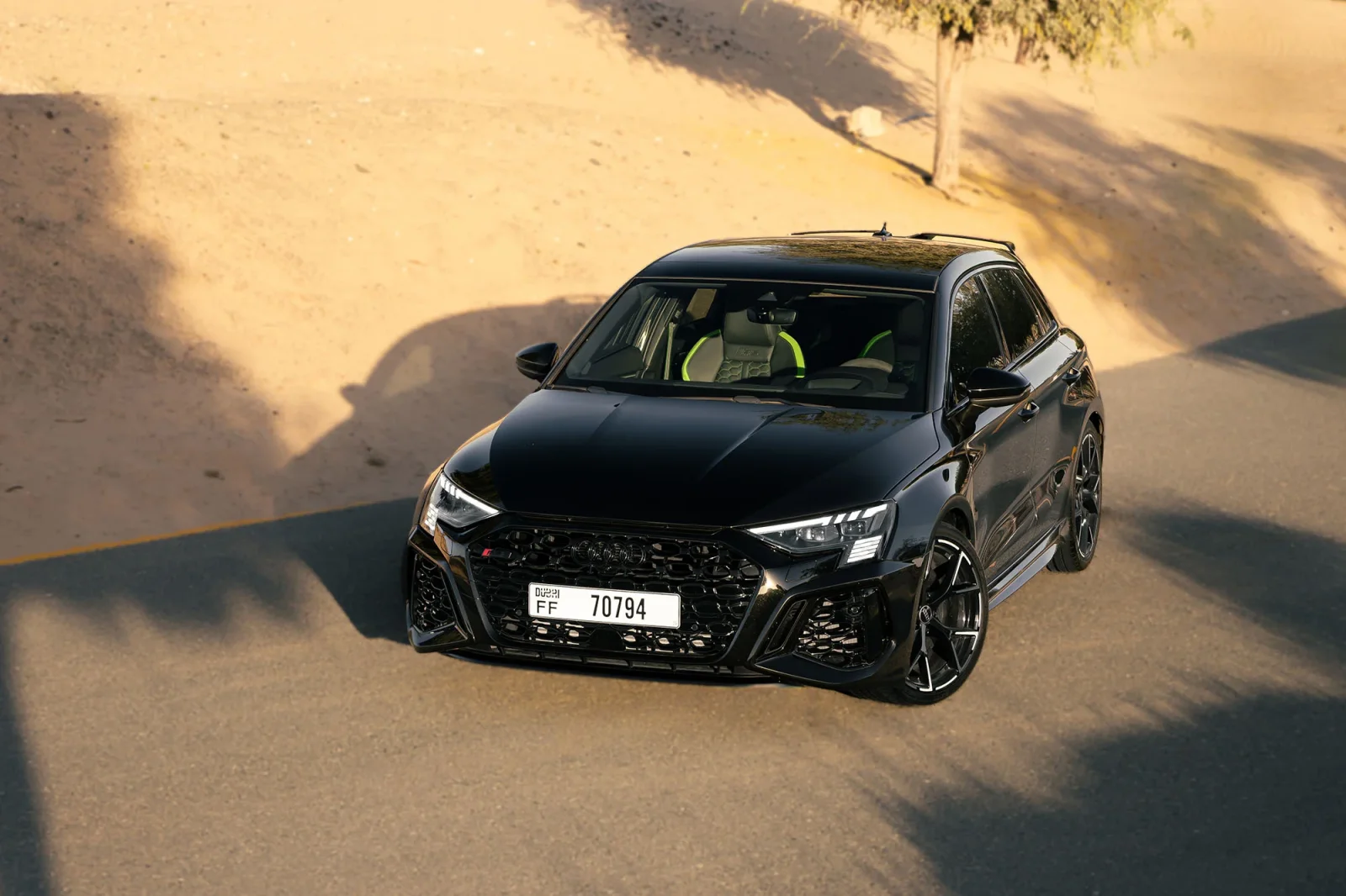 Kiralık Audi RS3  Siyah 2023 içinde Dubai - 10 