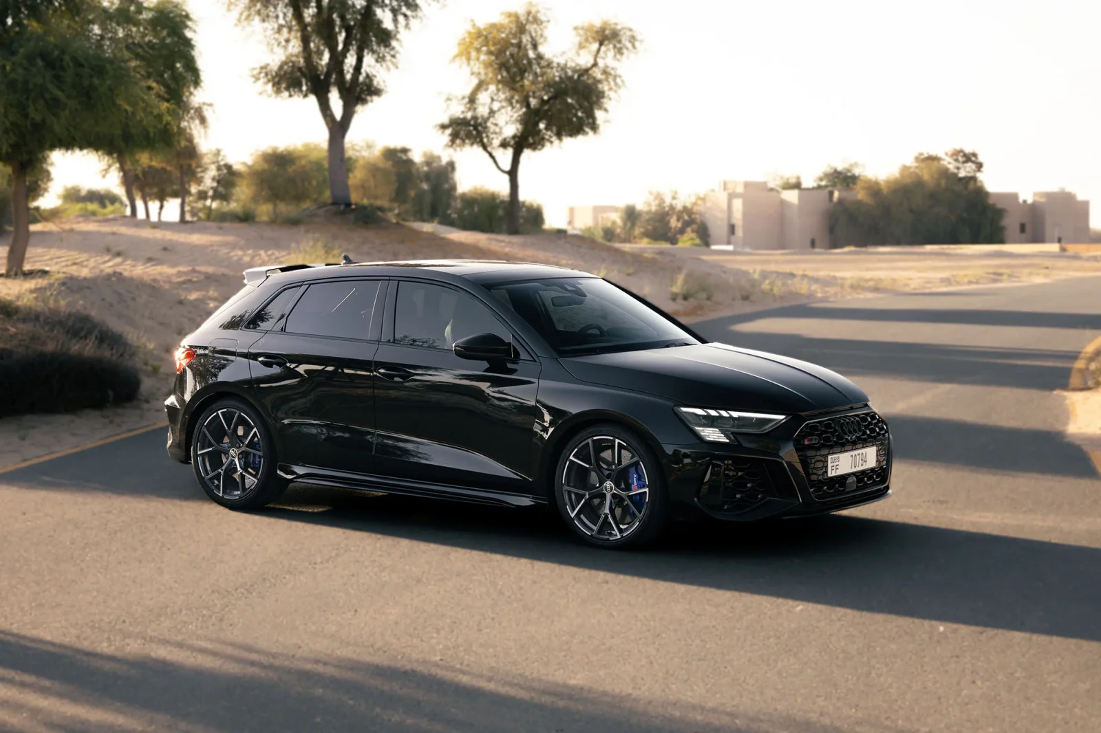 Kiralık Audi RS3  Siyah 2023 içinde Dubai - 9 