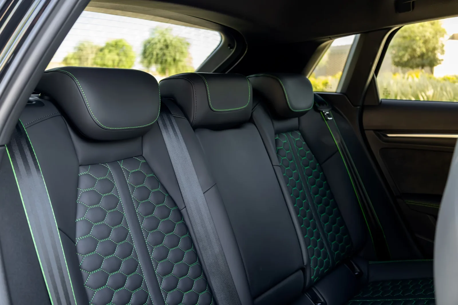 Kiralık Audi RS3  Siyah 2023 içinde Dubai - 15 