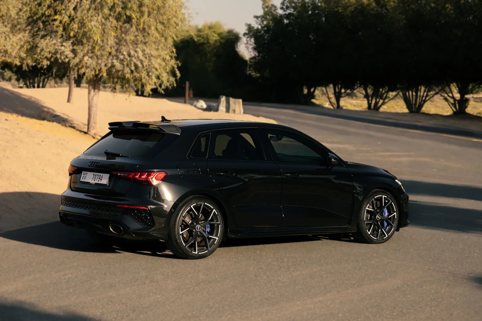 Kiralık Audi RS3  Siyah 2023 içinde Dubai - 11 