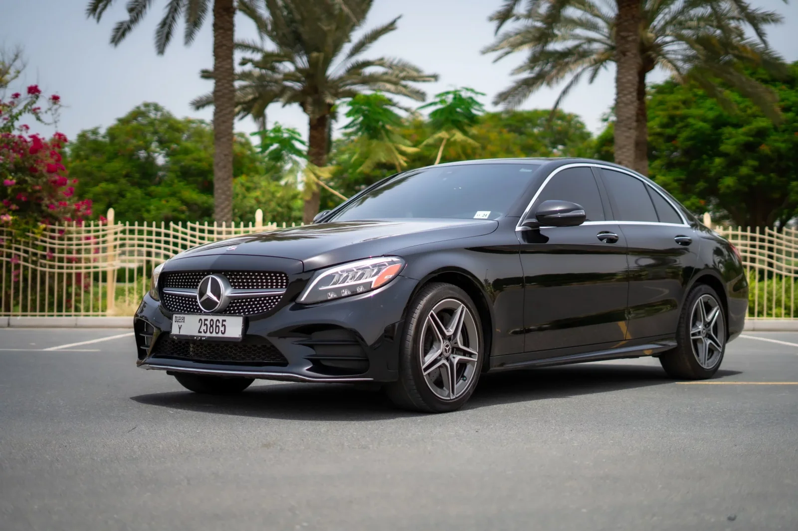 Kiralık Mercedes-Benz C-Class C300 Siyah 2020 içinde Dubai