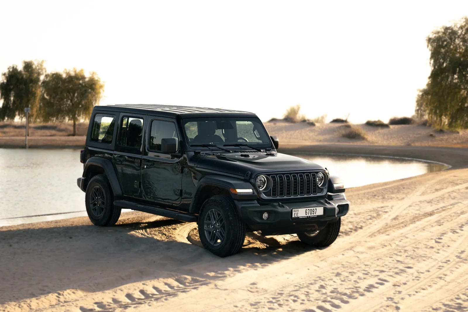 Affitto Jeep Wrangler  Nero 2025 in Dubai - 7 