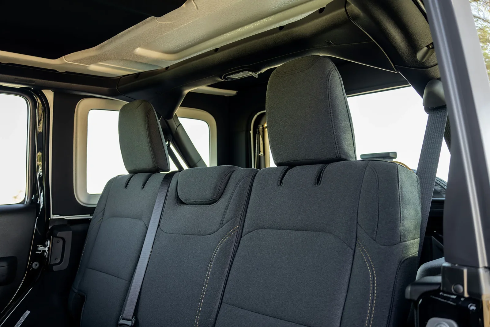Affitto Jeep Wrangler  Nero 2025 in Dubai - 6 