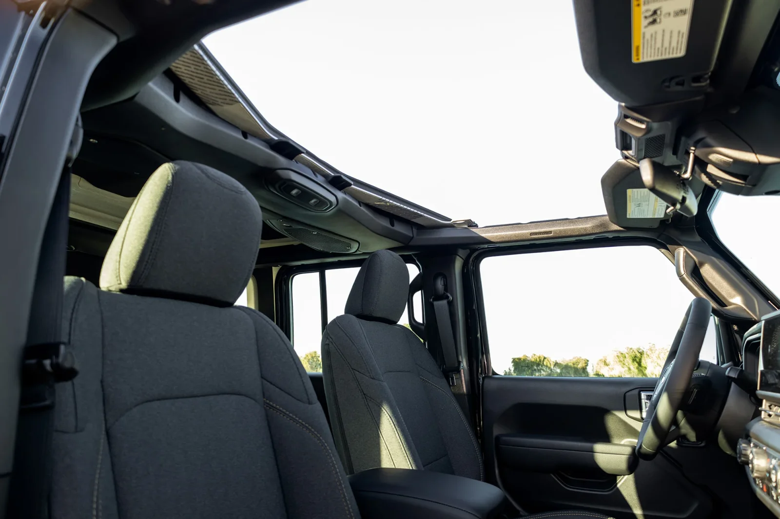 Affitto Jeep Wrangler  Nero 2025 in Dubai - 5 