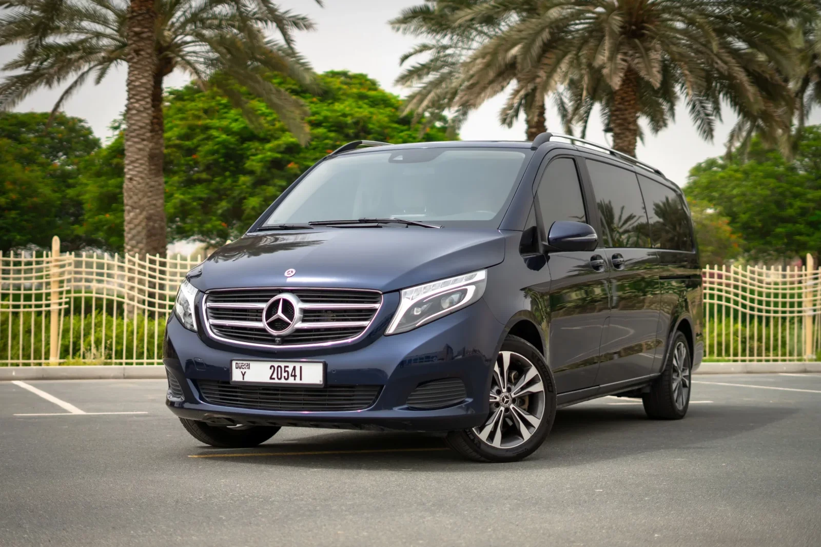 Kiralık Mercedes-Benz V-Class  Mavi 2019 içinde Dubai