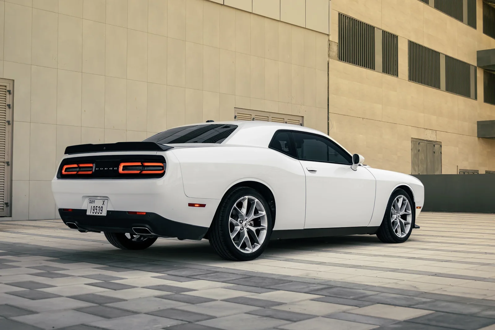 Аренда Dodge Challenger GT Белый 2023 в Дубае - 15 