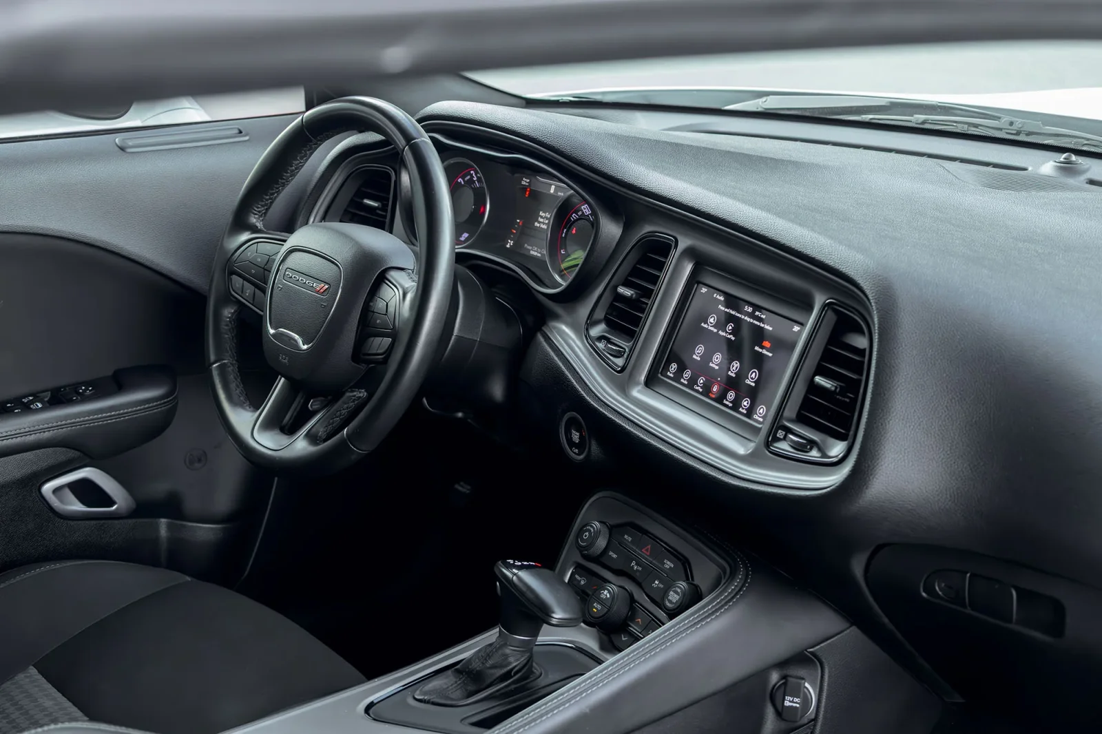 Аренда Dodge Challenger GT Белый 2023 в Дубае - 3 