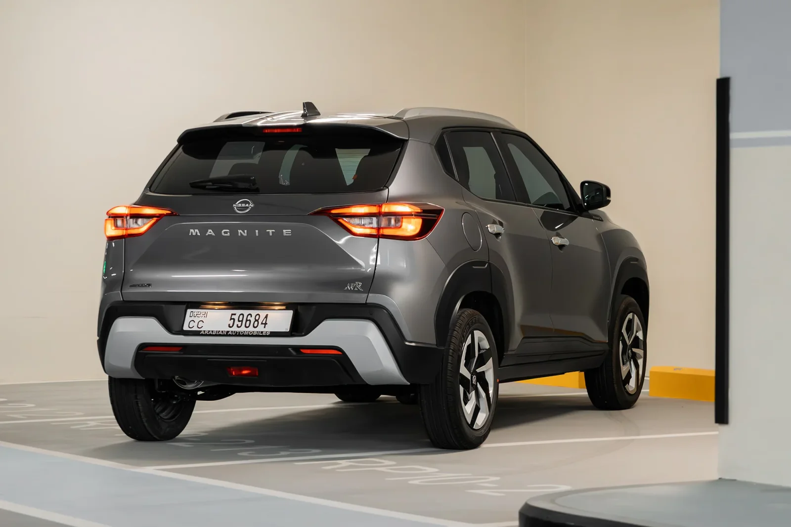 Miete Nissan Magnite  Grau 2025 in der Dubai - 11 