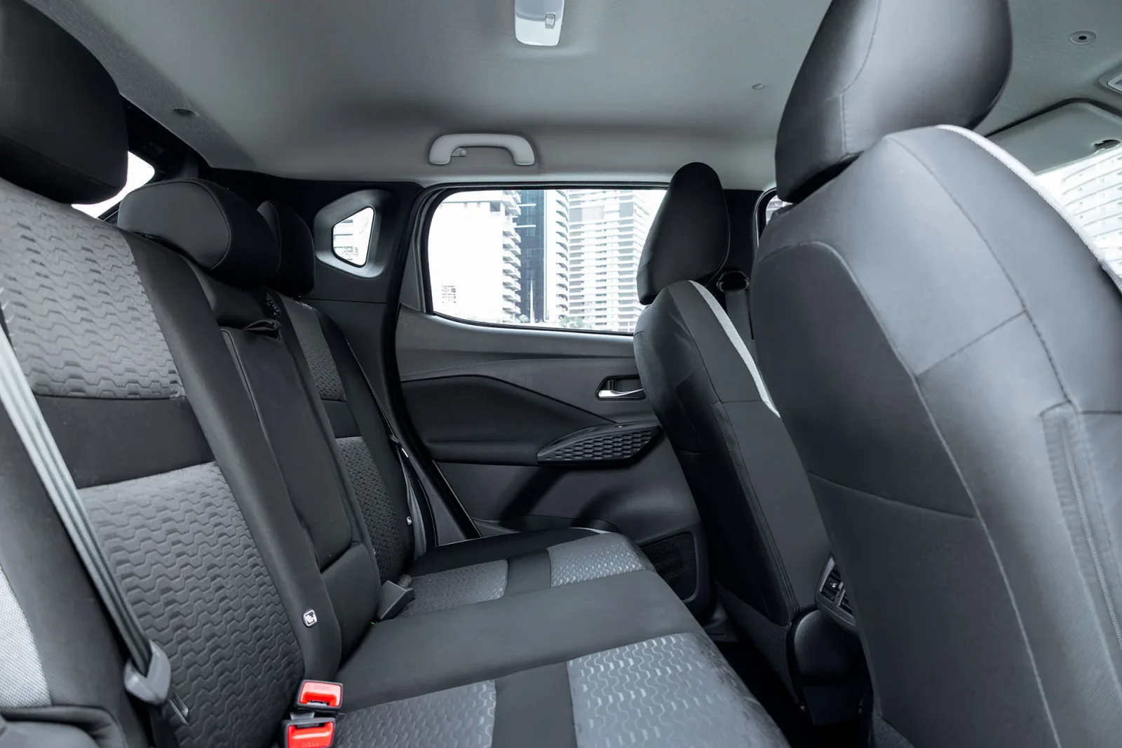 Miete Nissan Magnite  Grau 2025 in der Dubai - 6 