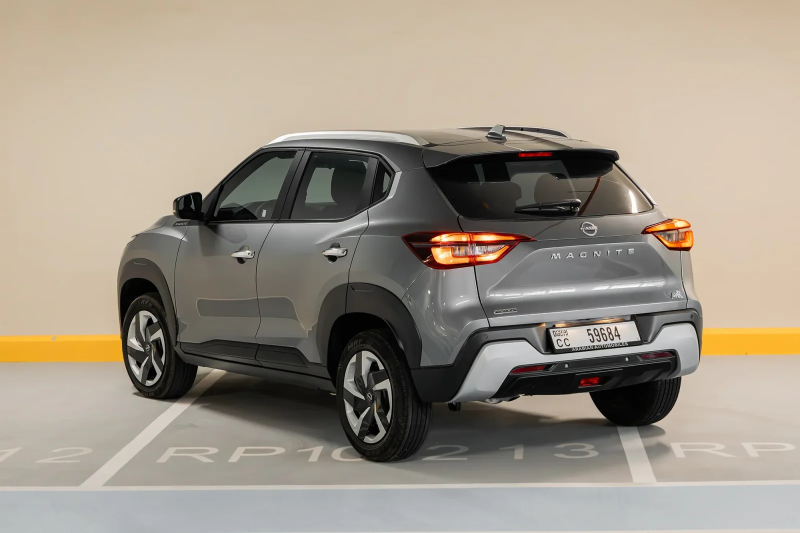 Miete Nissan Magnite  Grau 2025 in der Dubai - 8 