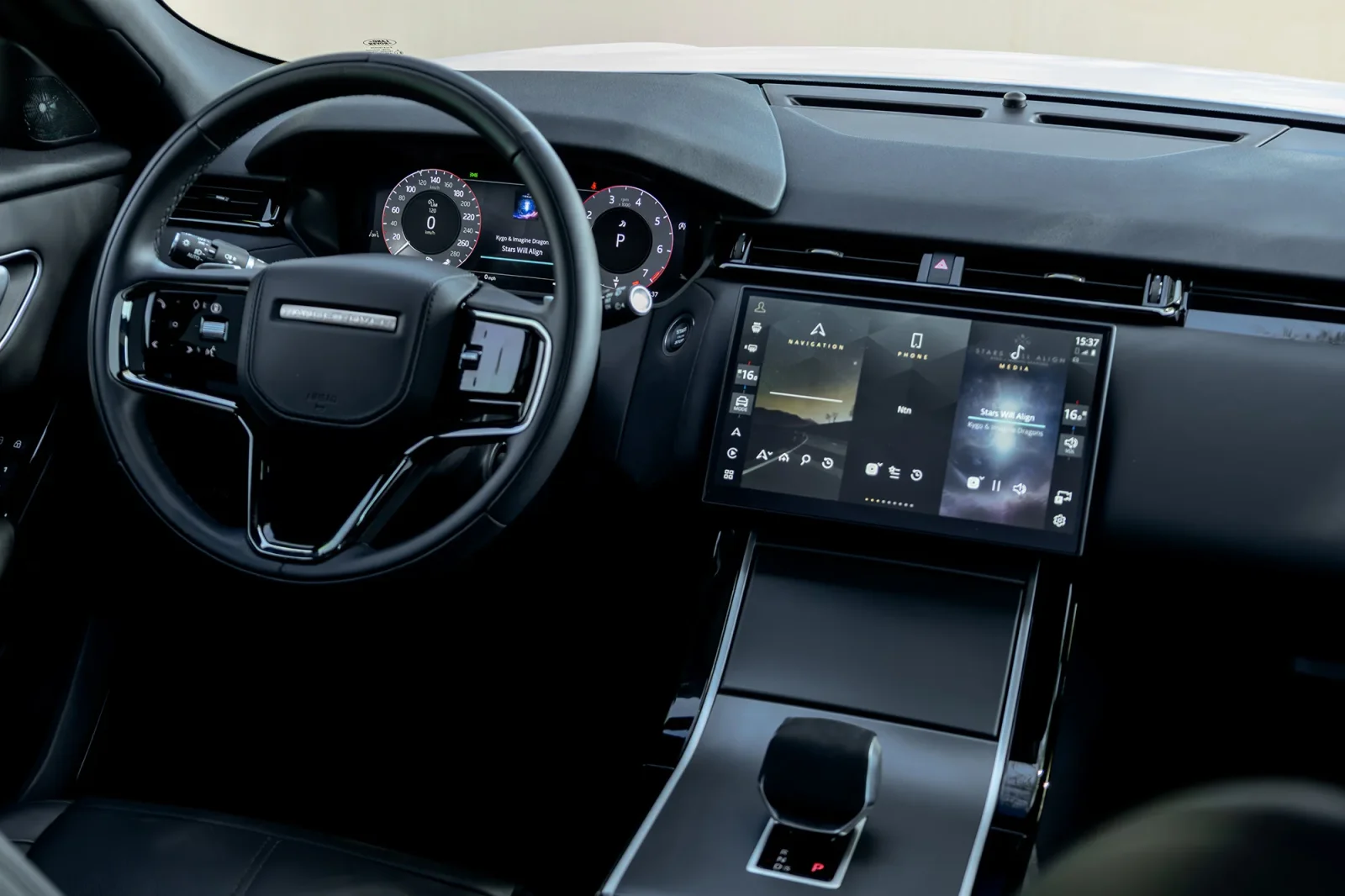 Affitto Land Rover Range Rover Velar  Bianco 2026 in Dubai - 3 