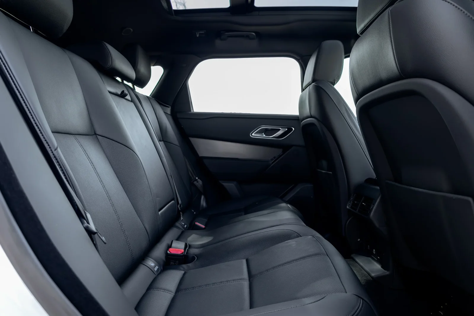 Affitto Land Rover Range Rover Velar  Bianco 2026 in Dubai - 6 