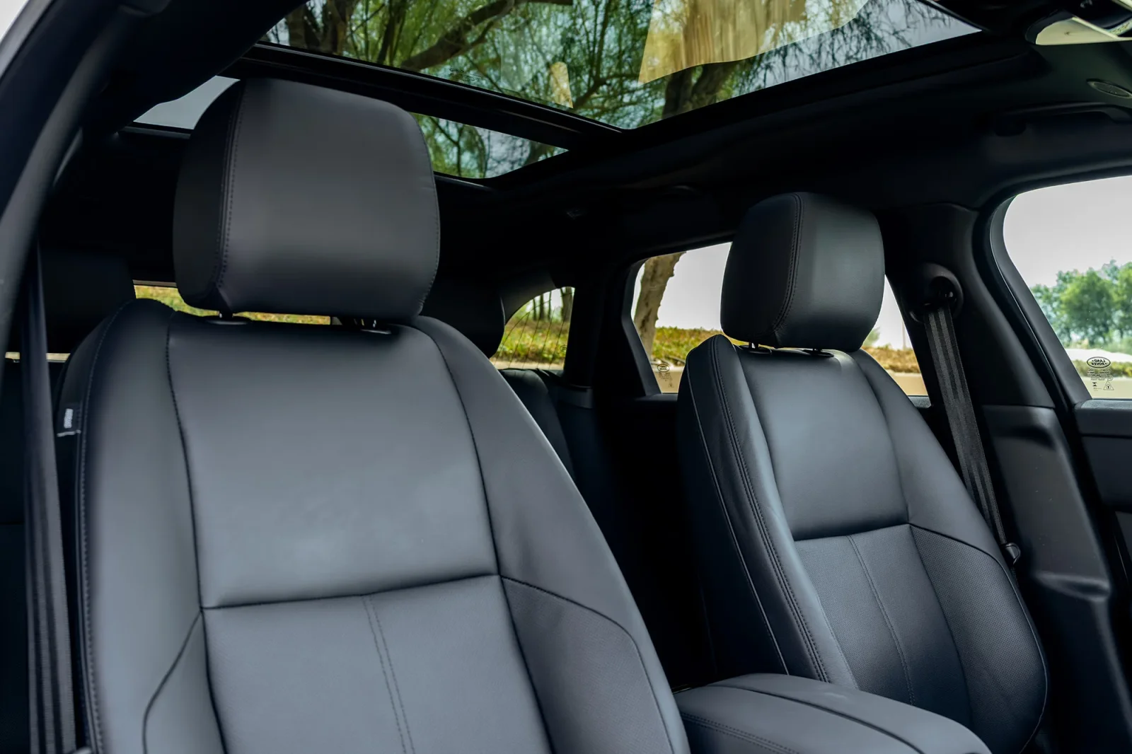Affitto Land Rover Range Rover Velar  Bianco 2026 in Dubai - 11 