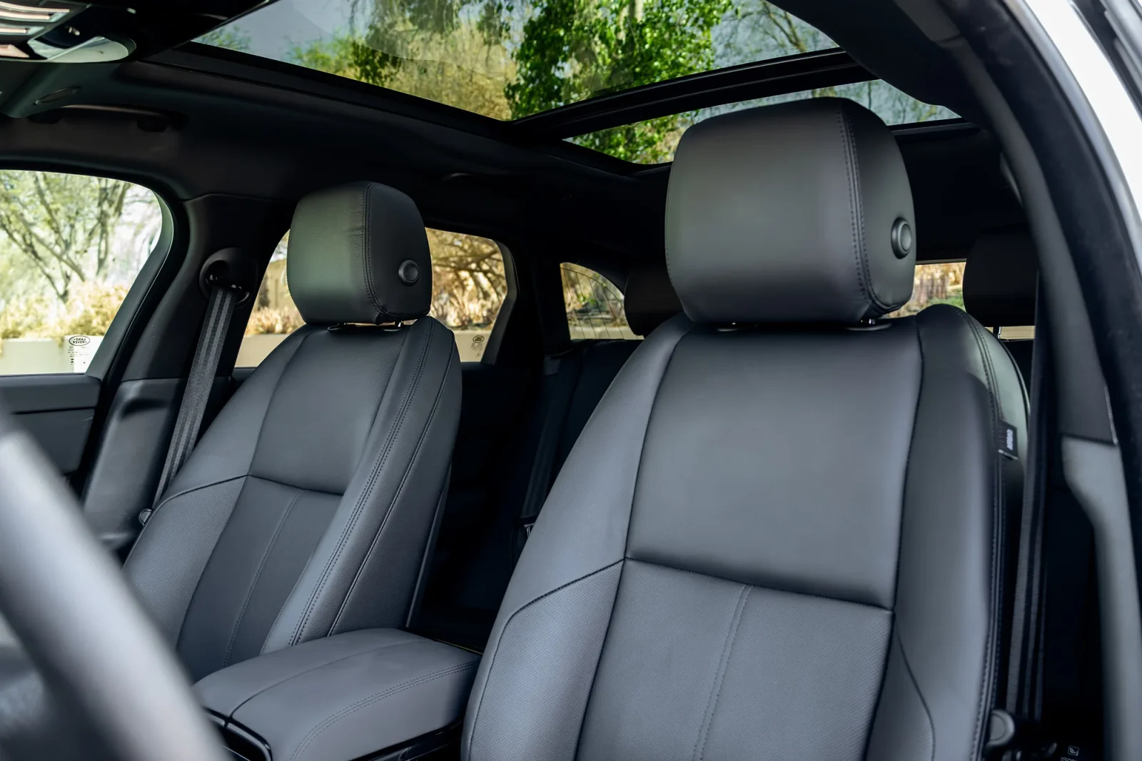 Affitto Land Rover Range Rover Velar  Bianco 2026 in Dubai - 5 