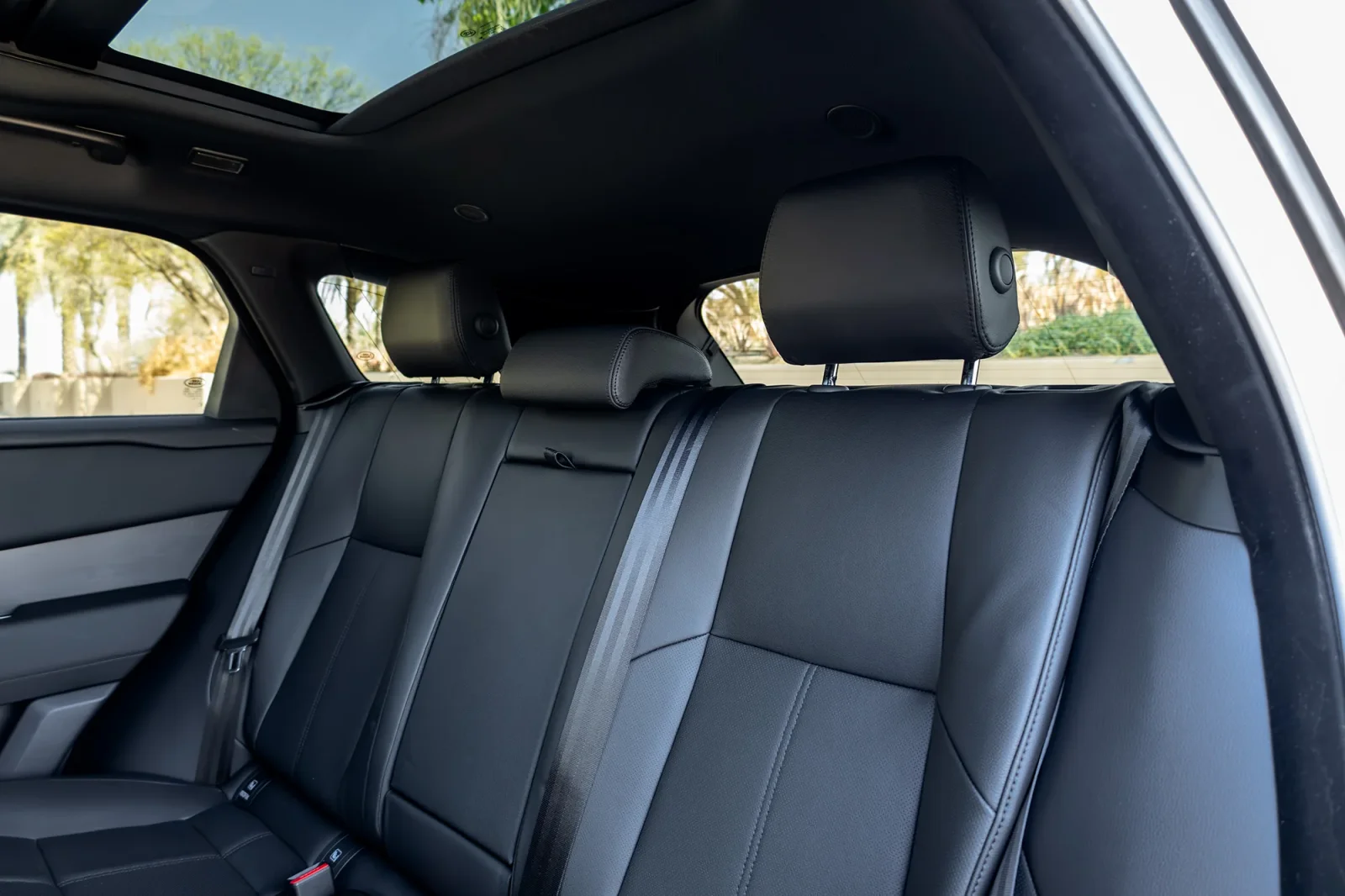 Affitto Land Rover Range Rover Velar  Bianco 2026 in Dubai - 12 