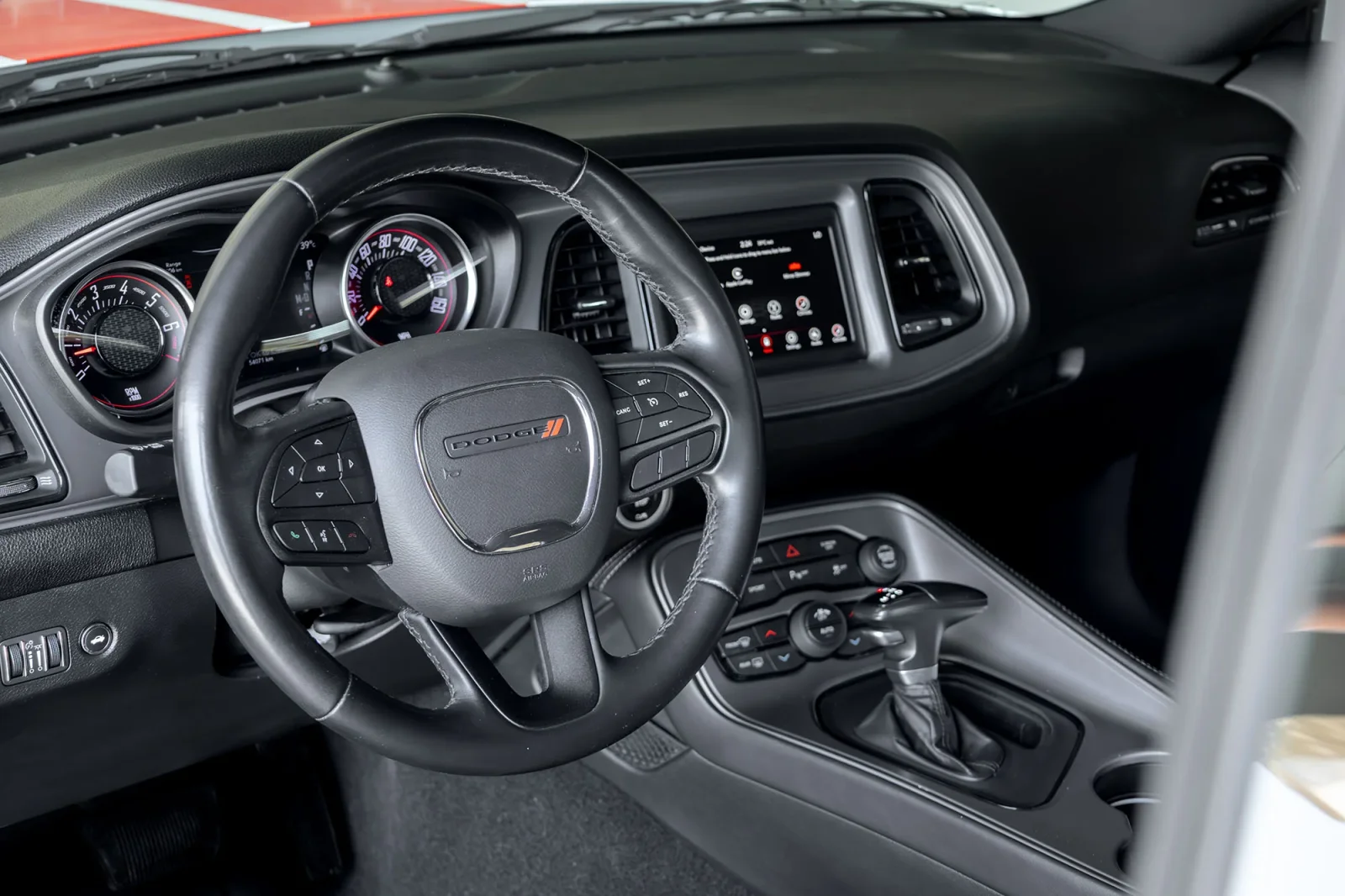 Аренда Dodge Challenger GT Белый 2023 в Дубае - 3 