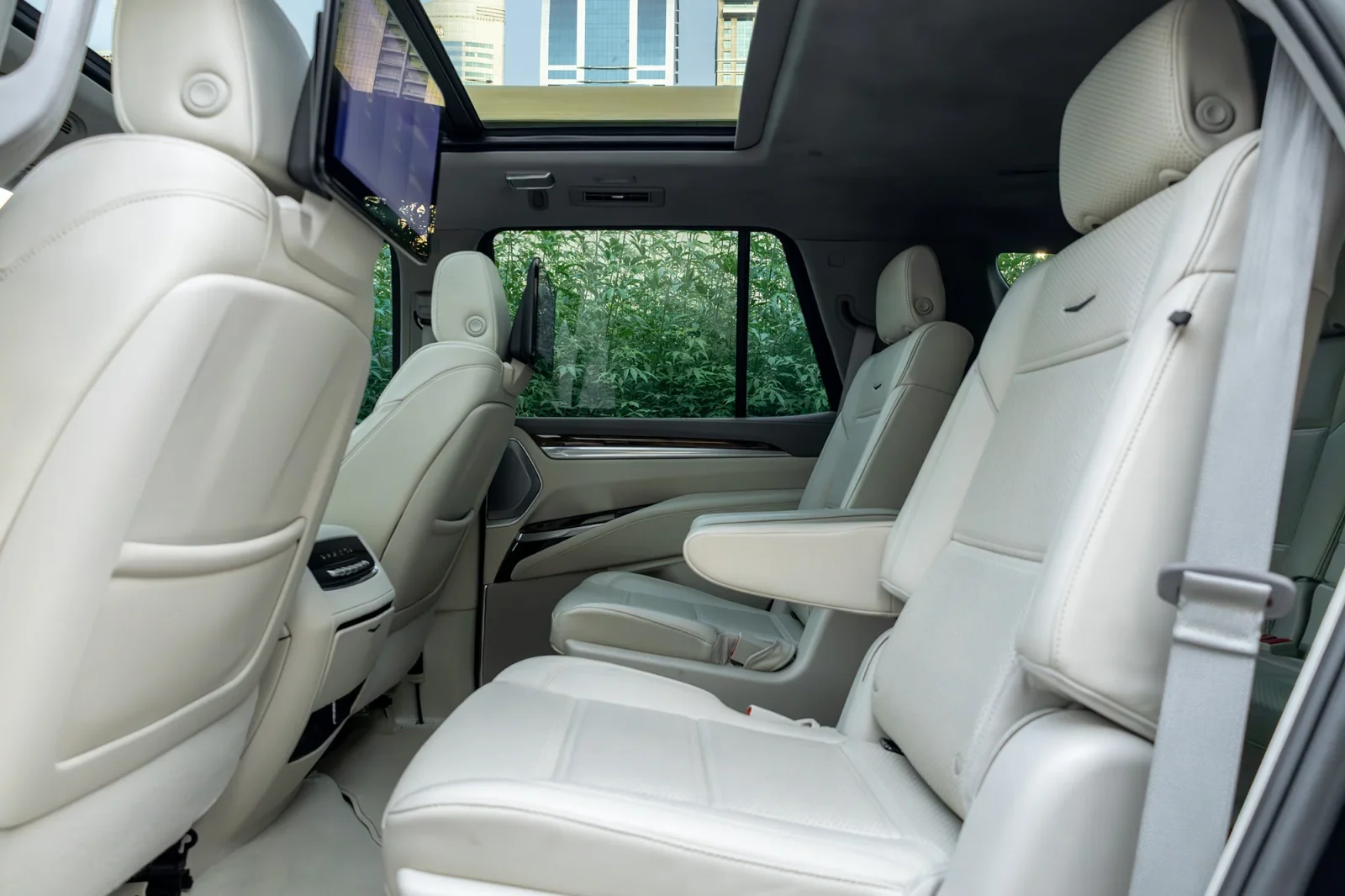 Miete Cadillac Escalade  Schwarz 2025 in der Dubai - 10 