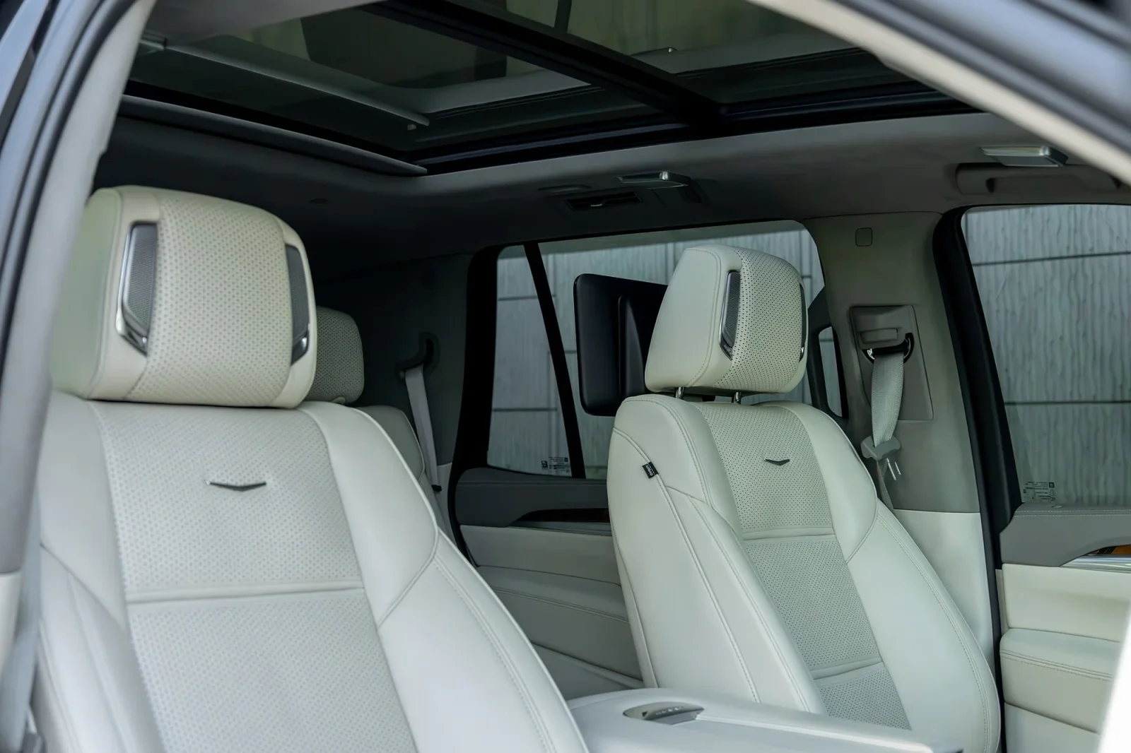 Miete Cadillac Escalade  Schwarz 2025 in der Dubai - 3 