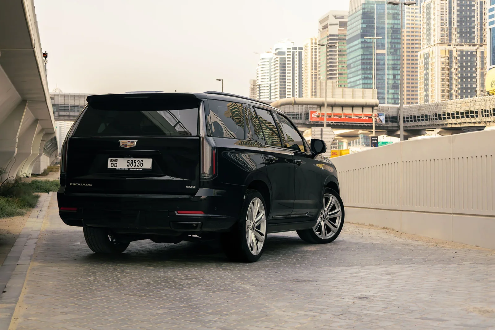 Miete Cadillac Escalade  Schwarz 2025 in der Dubai - 15 