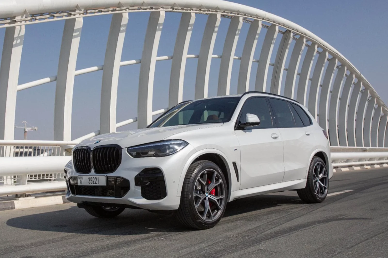 Miete BMW X5 40iM Weiß 2023 in der Dubai