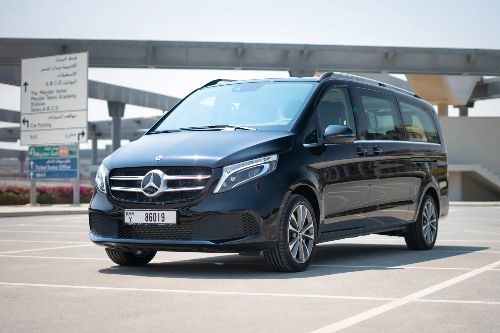 Loyer Mercedes-Benz V-Class  Noir 2023 en Dubai