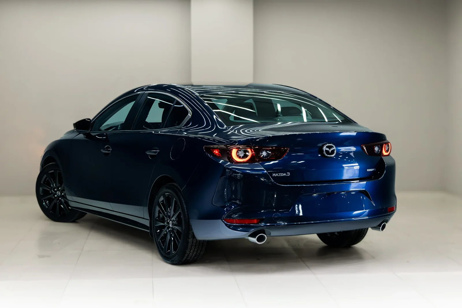 Mietwagen Mazda 3  Blau 2025 in Dubai - 11 