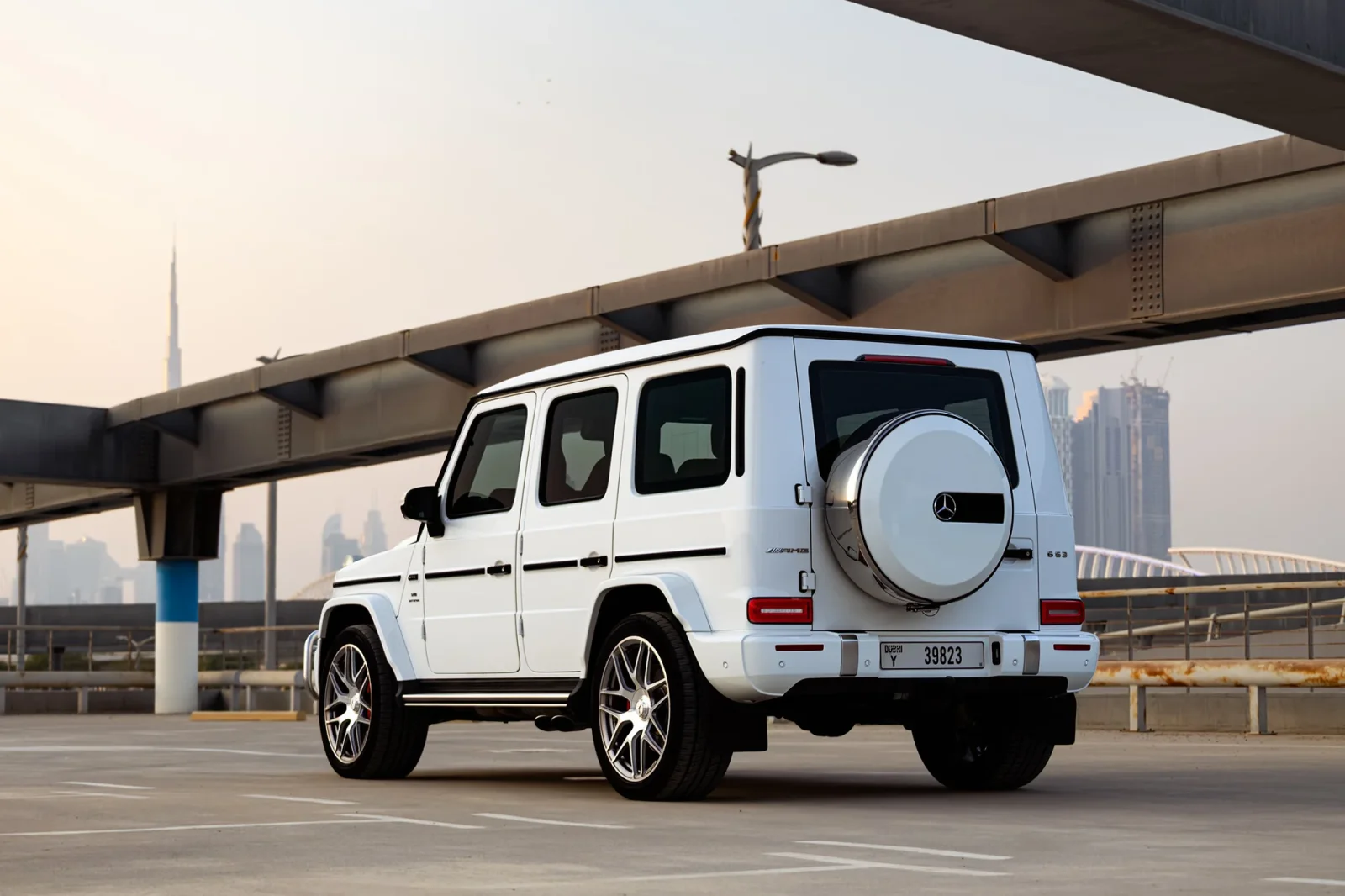 Noleggio Mercedes-Benz G-Class 63 AMG Bianco 2022 a Dubai - 8 