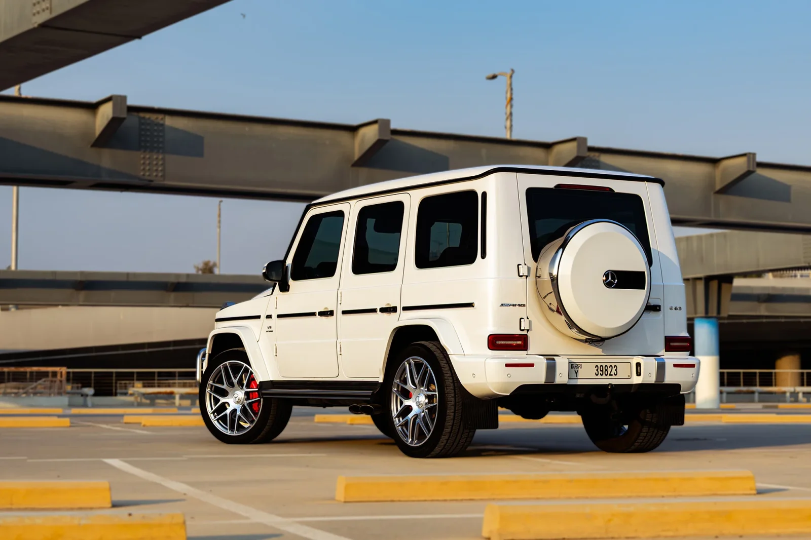 Noleggio Mercedes-Benz G-Class 63 AMG Bianco 2022 a Dubai - 10 