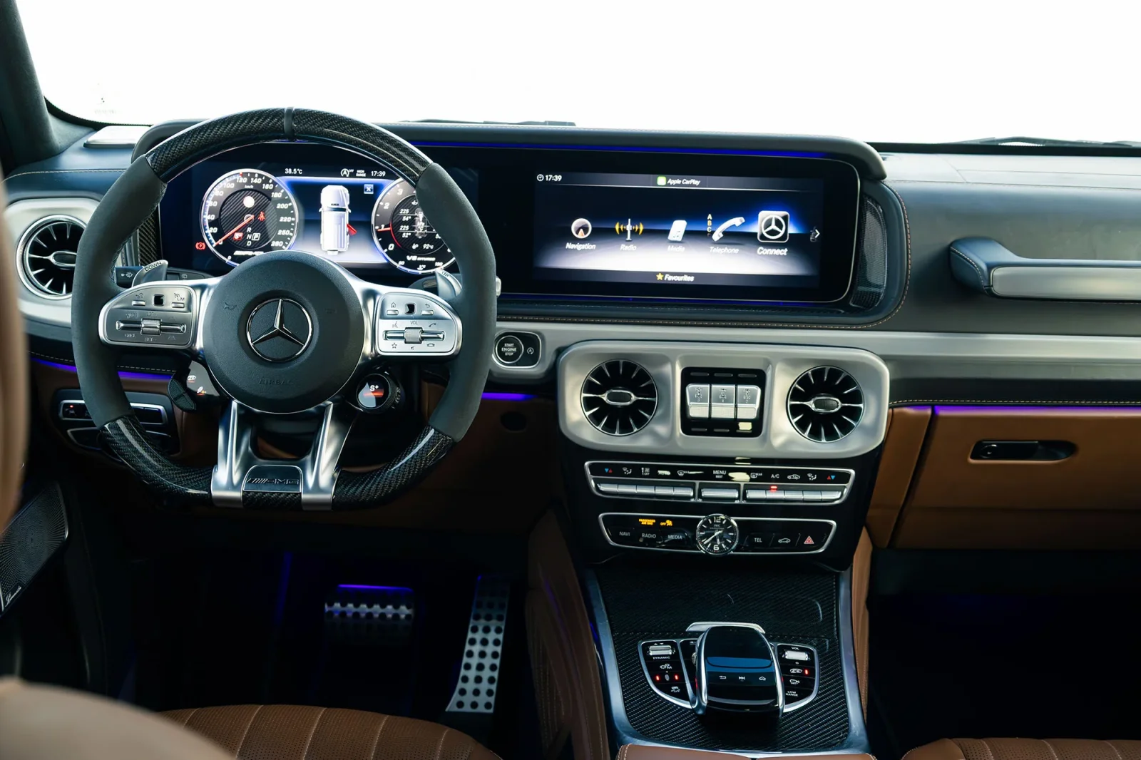 Noleggio Mercedes-Benz G-Class 63 AMG Bianco 2022 a Dubai - 4 