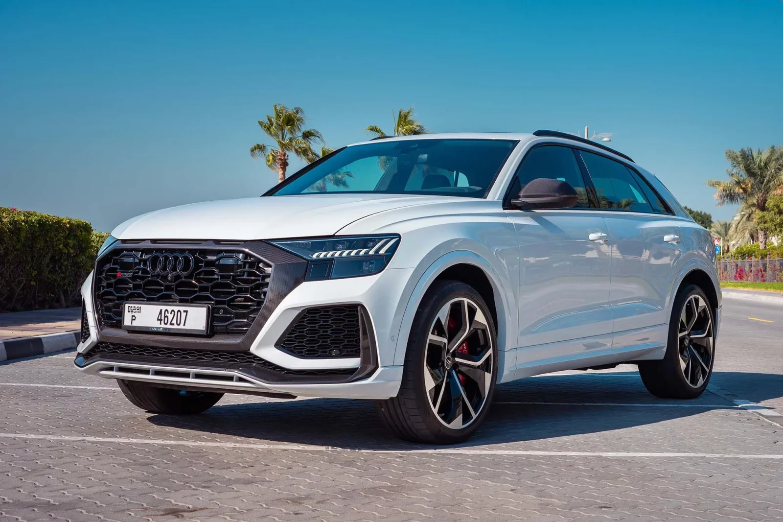 Miete Audi RS Q8  Weiß 2021 in der Dubai