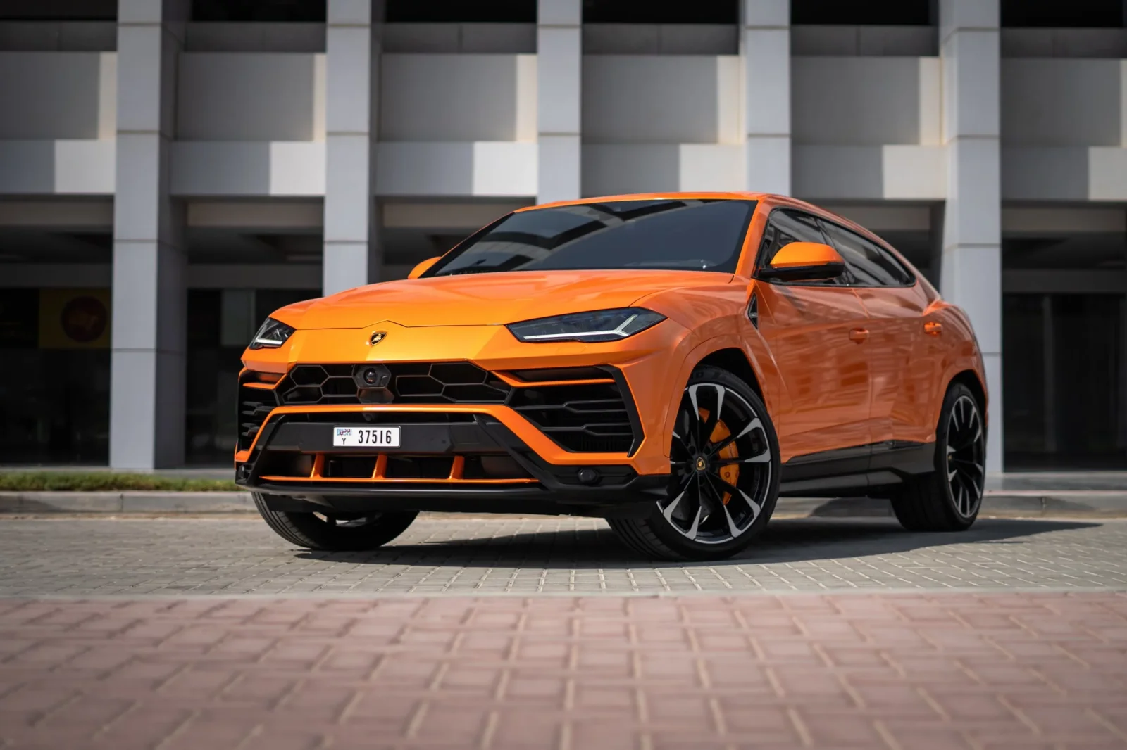 Kiralık Lamborghini Urus  Turuncu 2022 içinde Dubai